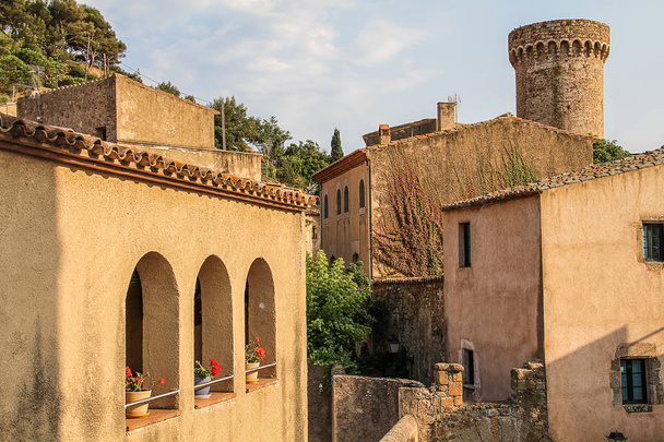 Stone houses inside an ancient fortress. In the background is visible watchtower. - 写真・画像