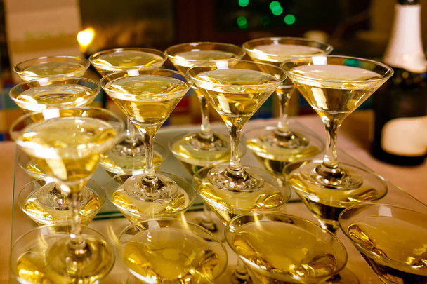 cocktail lasit valkoviiniä
 - Valokuva, kuva