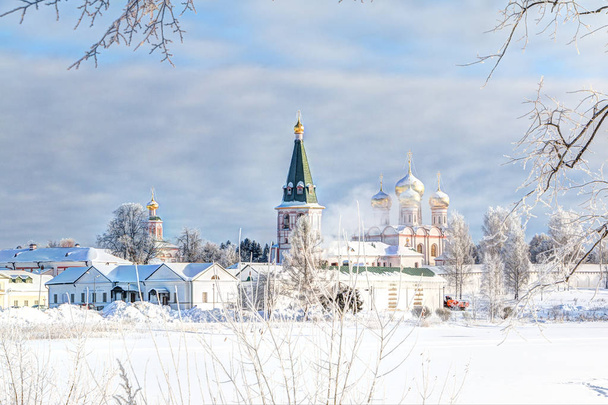 Valdai Iversky Monastery in the winter morning, frost. Valdai, Novgorod region - Foto, Imagem
