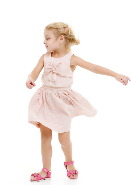 Little girl in a dress developing in the wind. - Foto, afbeelding
