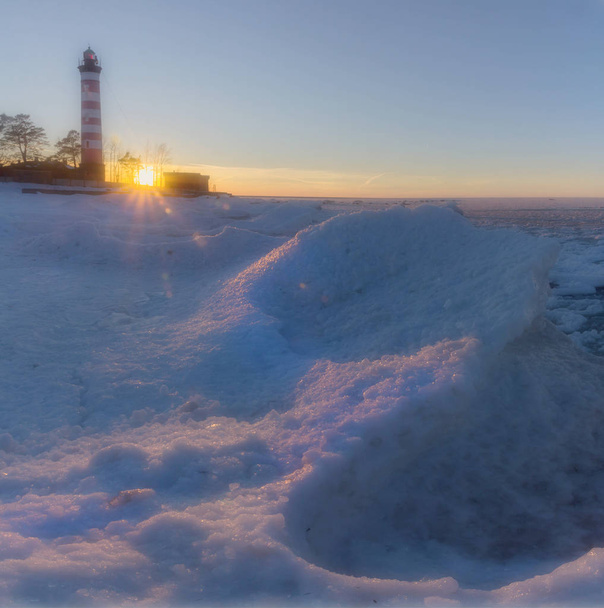 spring evening at Shepelevsky lighthouse, Leningrad region, Russia - Foto, afbeelding