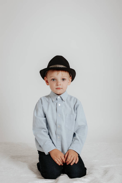 The boy in a black hat and light shirt - Zdjęcie, obraz