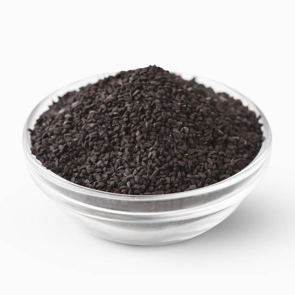 Tigela com sementes de gergelim preto no fundo branco
 - Foto, Imagem