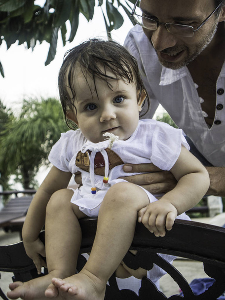 母楽しむ夏日彼女の家族に、スイミング プールで、タイのタオ島ライフ スタイル - 写真・画像