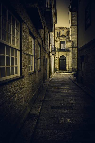 Antiguo callejón de la ciudad
 - Foto, imagen