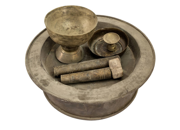 Muinainen kokoelma messinki kulho chinaware
 - Valokuva, kuva