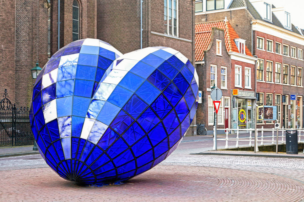 Corazón azul en Delft, Países Bajos
 - Foto, Imagen