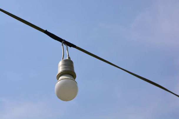 Przewód zasilający z lampą - Zdjęcie, obraz