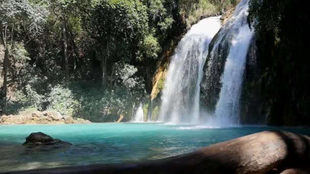 Birdseye pohled na vodopád Misol-ha v Chiapas - Záběry, video