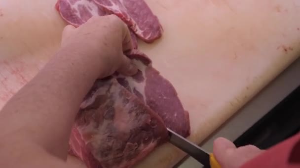 Market butchery cutting sliced veal for chops - 映像、動画
