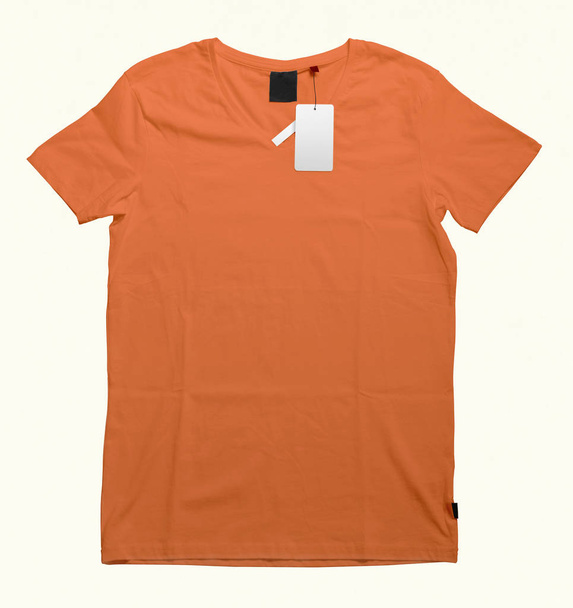 Kaunis V Neck T-paita mallina esitellä t-paita malleja. Näiden ilmaisten mallipohjien avulla sinun ei tarvitse odottaa taideteoksesi tekemistä yksinkertaisesti liittämällä grafiikkasi tähän malliin.
. - Valokuva, kuva