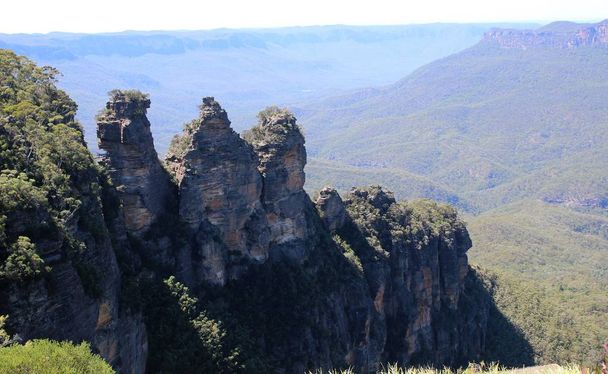 Trzy siostry rock formacji w Blue Mountains National Park poza Sydney Australia. Według mitu Aborygenów siostry były zwrócił się do kamienia, aby chronić je przed sąsiadujących plemienia - Zdjęcie, obraz