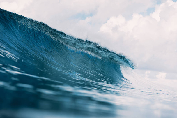 Ocean barrel wave in ocean. Breaking wave pour le surf à Tahiti
 - Photo, image
