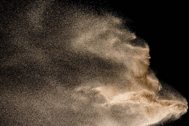 Exploze suchého říčního písku. Zlatý barevný písek úvodní proti bl - Fotografie, Obrázek