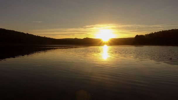 Un beau lever de soleil dans les lagunes de la ruidera
 - Photo, image