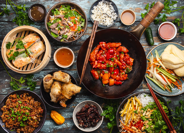 Różnorodnych potraw chińskich  - Zdjęcie, obraz