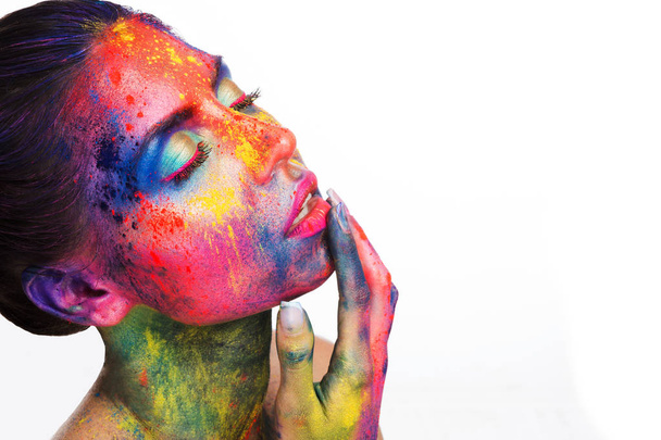 Femme sensuelle avec un maquillage coloré lumineux
 - Photo, image
