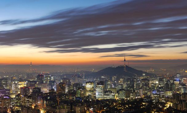 Повітряні погляд Seoul міста і Seoul башта при сходом сонця Південної Кореї  - Фото, зображення
