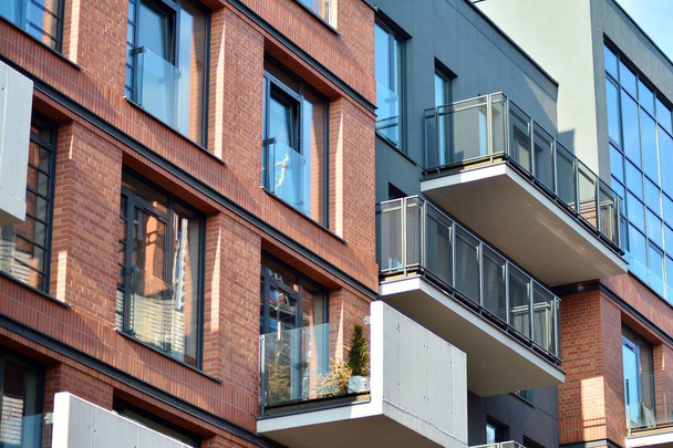 Modern lakás hatalmas ablakokkal épület - Fotó, kép