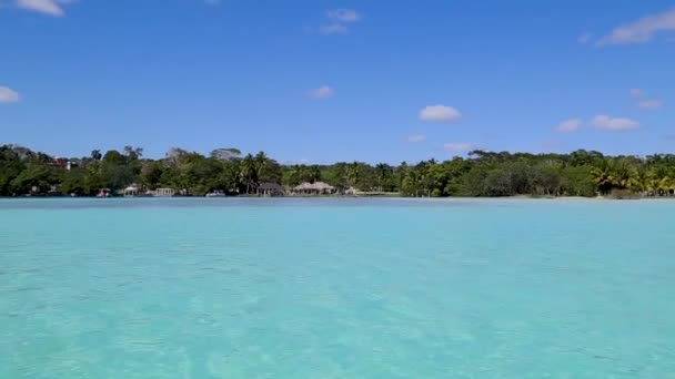 Προβλήτα λιμνοθάλασσας Laguna de Bacalar στο Quintana roo του Μεξικού - Πλάνα, βίντεο