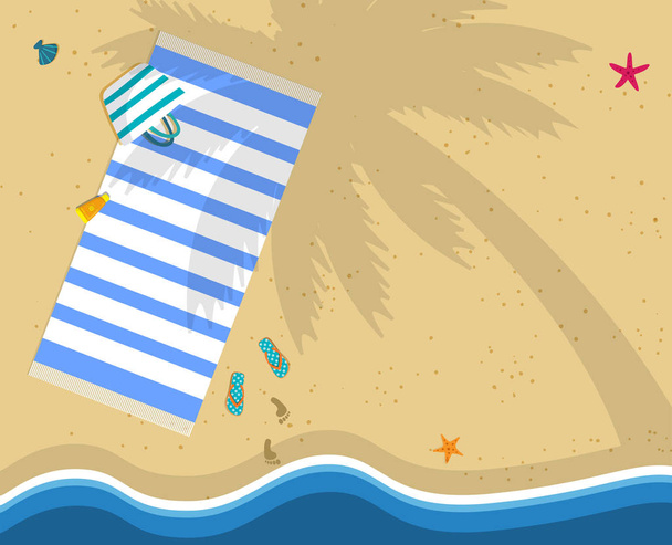 Vista superior da praia do mar com toalha, saco, chinelos
 - Foto, Imagem