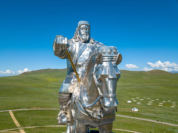 Mongolie, Oulan-Bator - 08 août 2018 : Statue équestre de Ge
 - Photo, image