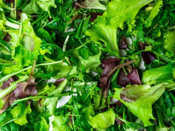 крупним планом зелений зелений фон, салат, шпинат, мікропроцедури
 - Фото, зображення