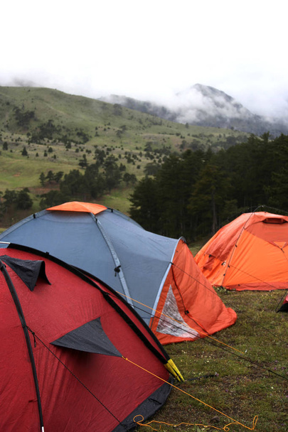 Acampamento de tenda de verão tradicional
 - Foto, Imagem