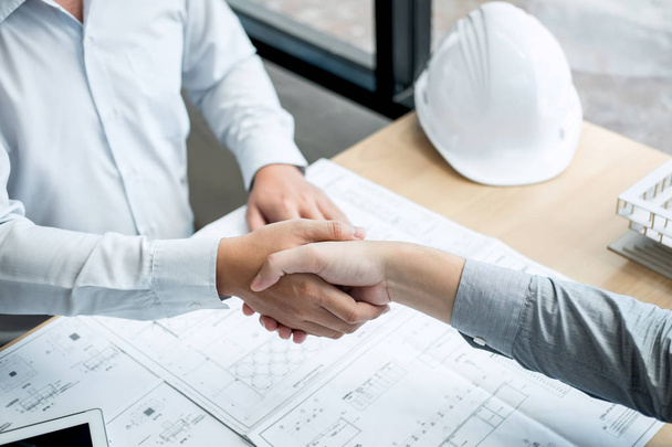 Handshake of collaboration, Construction engineering or architec - 写真・画像