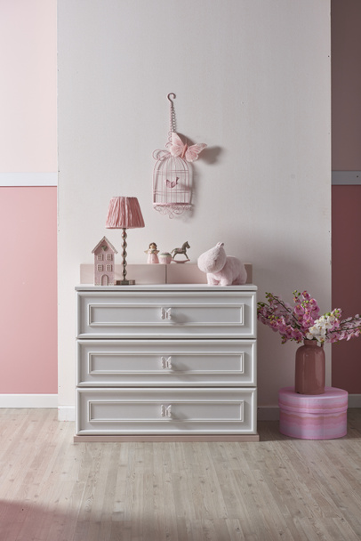 moderne rosa weiße Wand und dekorative Inneneinrichtung für Haus und Kinderzimmer, Entwürfe für Schlafzimmer - Foto, Bild