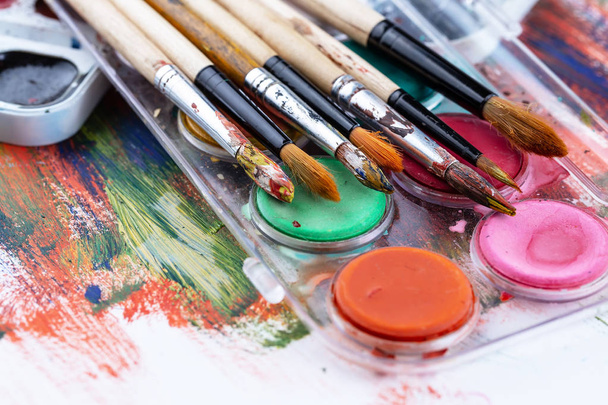 Paint brushes and paints for drawing. - Foto, Bild