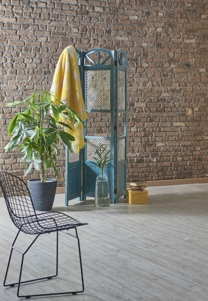 Pared de ladrillo marrón, vestidor pantalla antigua, sala de estar diseñada para el hogar, interior de la oficina y decorativo
  - Foto, Imagen