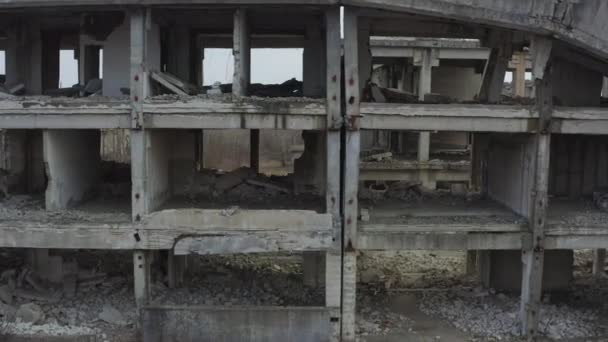 Bâtiment industriel en ruine abandonné, ruines et concept de démolition. Vue aérienne
 - Séquence, vidéo