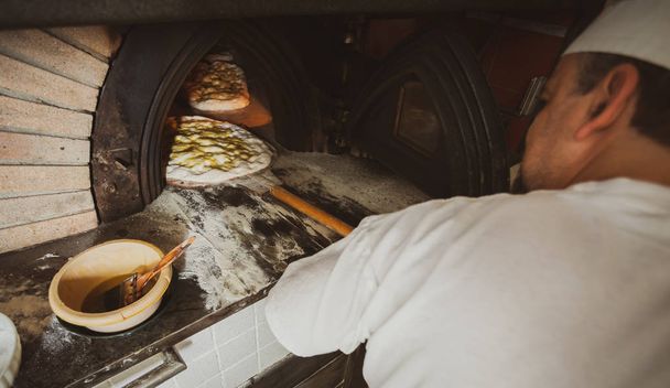 Schiacciata は、イタリアのトスカーナで作られたパンの種類. - 写真・画像