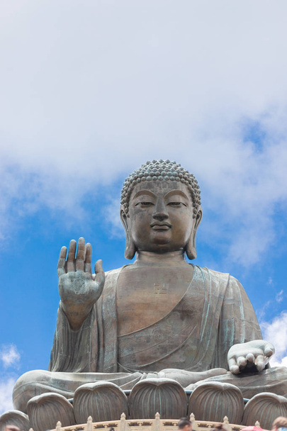 Bouddha Tian Tan, Big Budda, L'énorme Bouddha Tian Tan au monastère Po Lin à Hong Kong. Bouddha en bronze assis en plein air le plus haut du monde situé à Ngong ping 360
. - Photo, image
