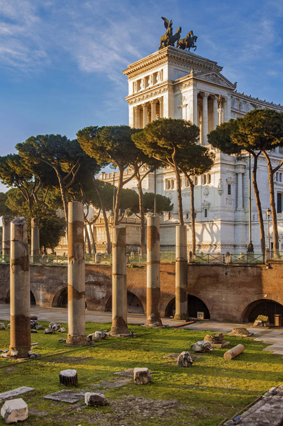 Vittoriano monument building in Rome - Фото, изображение