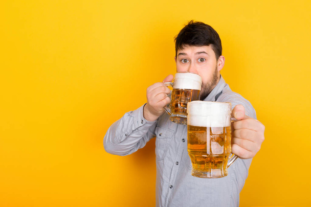 man offers beer - Photo, image