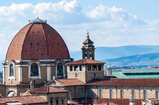 Aerial view of Medici Chapels dome - Florence - 写真・画像