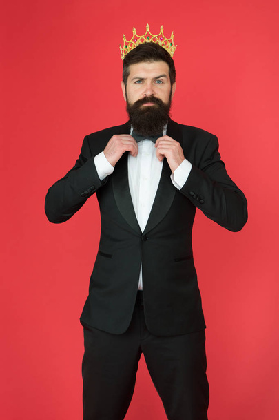 Feeling superior. Man bearded handsome guy in formal suit golden crown symbol of monarchy. King on this event. King attribute. Narcissistic king. Self confidence concept. Handsome hipster formal suit - Foto, Imagen