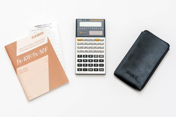 Una calcolatrice tascabile scientifica vintage della fine degli anni '80
 - Foto, immagini