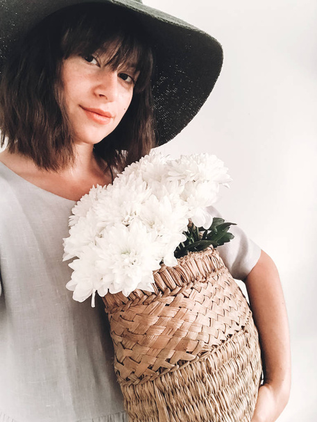 Beautiful girl in linen dress and hat holding straw basket with  - Foto, Imagem