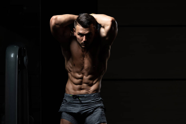 Young Man Showing Abdominal Muscle - Foto, afbeelding
