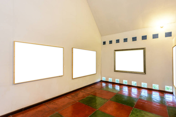 Белая стена с современной рамкой
 - Фото, изображение