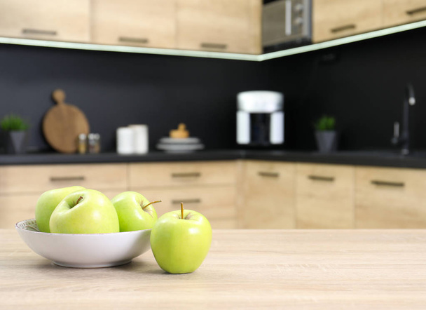 Fresh green apples on wooden table in kitchen. Space for text - Foto, imagen