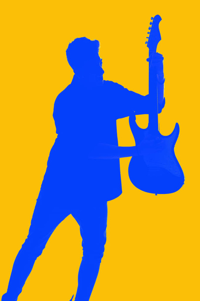Chłopiec z gitara elektryczna - Zdjęcie, obraz