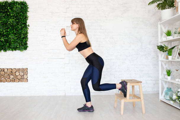 Side view of fitness woman doing leg exercises - Foto, Imagem
