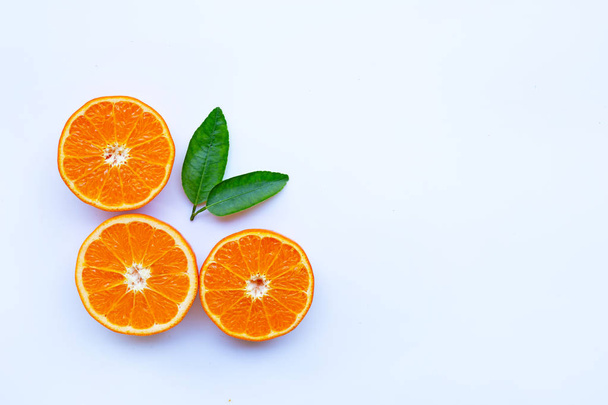 High vitamin C. Fresh orange citrus fruit with leaves isolated o - Foto, Imagem