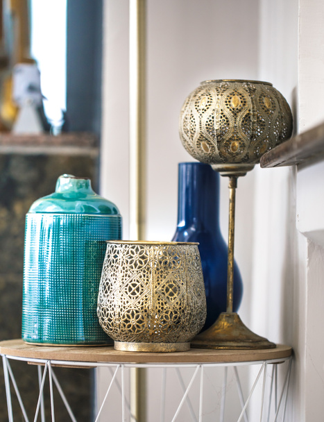 カフェのインテリアの色の花瓶。東スタイル - 写真・画像