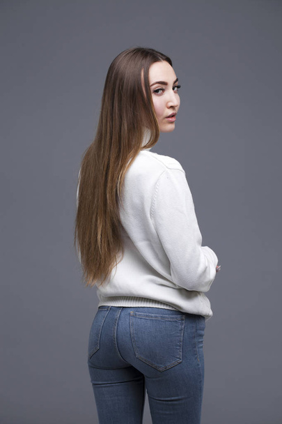 Female Long brunette hair, rear view - Foto, afbeelding