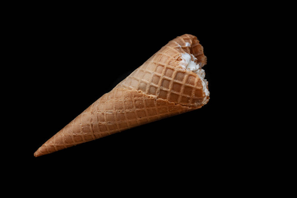 isolated, food, white, sea, bread, stone, nature, mineral, closeup, shell, brown, crystal, salt, cream, dessert, rock, sweet, chocolate, black, object, natural, quartz,ice cream on a black background, caramel cone, ice cream cone, waffle cone, favle, - Foto, Imagem